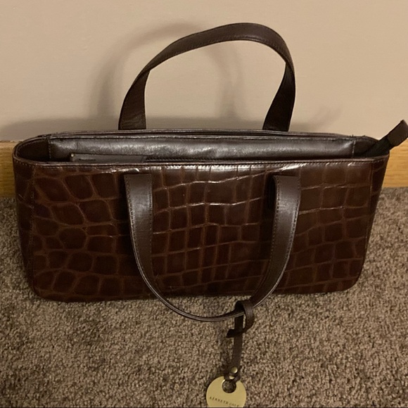 Kenneth Cole Alligator Embossed bag - Picture 2 of 4